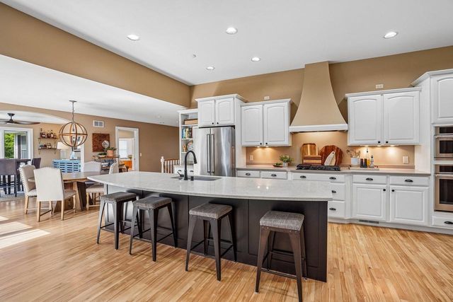 8801 Fairway Oaks Drive, Verona, WI 53593