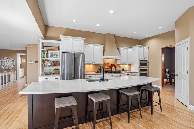 8801 Fairway Oaks Drive, Verona, WI 53593