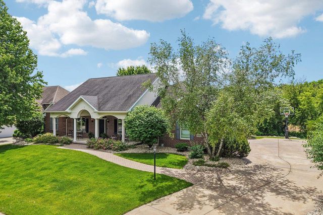 8801 Fairway Oaks Drive, Verona, WI 53593