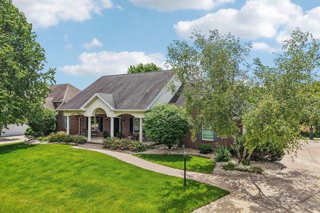 8801 Fairway Oaks Drive, Verona, WI 53593