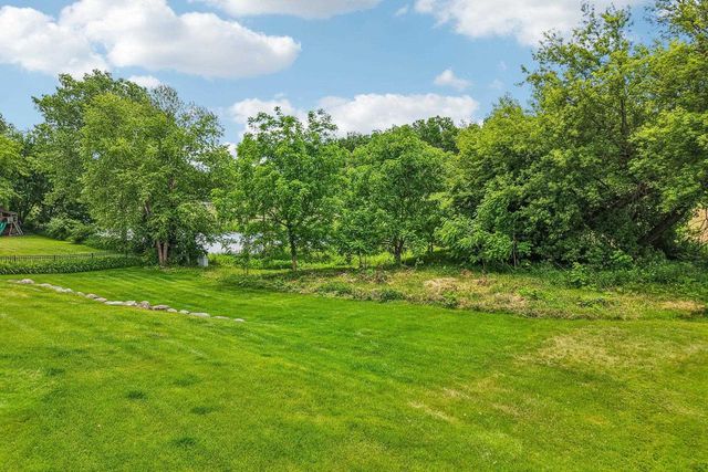 8801 Fairway Oaks Drive, Verona, WI 53593