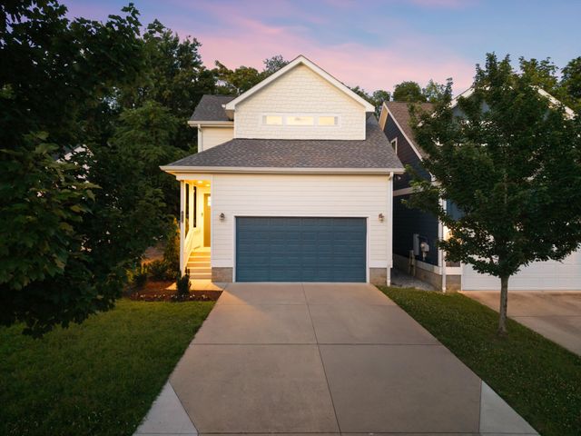 2012A Rosemary Ln, Nashville, TN 37210