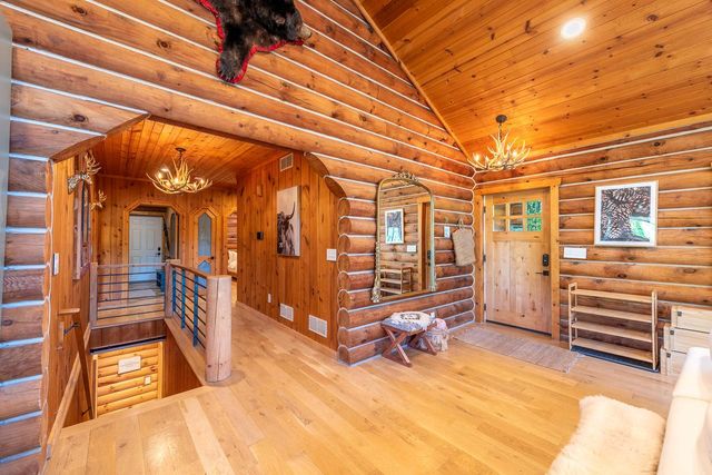 2717 N Beaumont AVENUE, Waterford, WI 53185