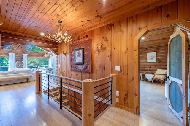 2717 N Beaumont AVENUE, Waterford, WI 53185