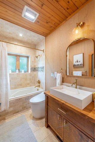 2717 N Beaumont AVENUE, Waterford, WI 53185