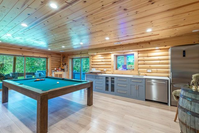 2717 N Beaumont AVENUE, Waterford, WI 53185