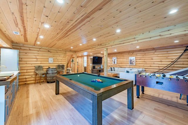 2717 N Beaumont AVENUE, Waterford, WI 53185