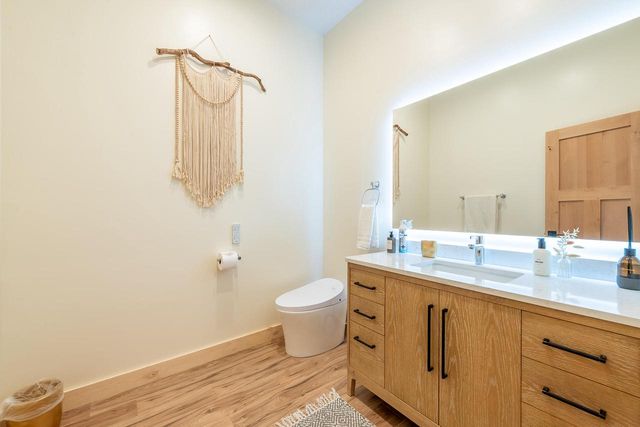2717 N Beaumont AVENUE, Waterford, WI 53185