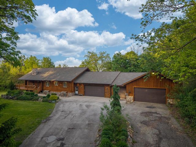 2717 N Beaumont AVENUE, Waterford, WI 53185