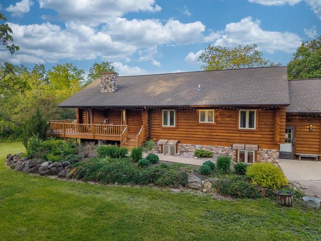 2717 N Beaumont AVENUE, Waterford, WI 53185