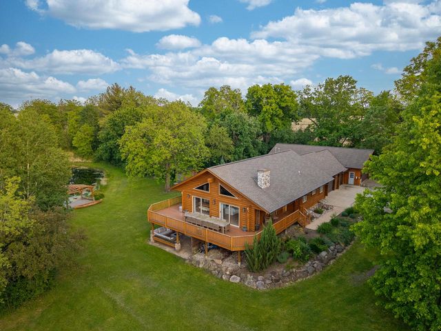2717 N Beaumont AVENUE, Waterford, WI 53185