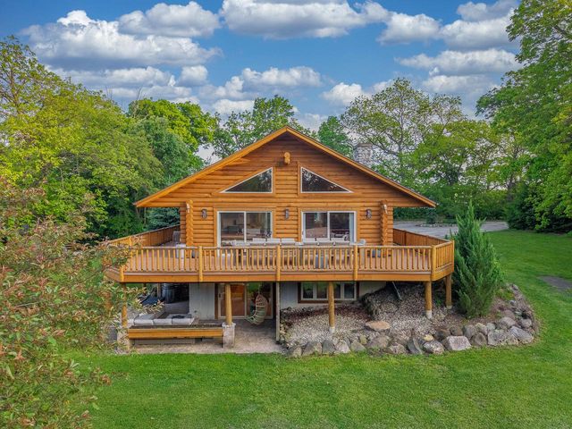 2717 N Beaumont AVENUE, Waterford, WI 53185