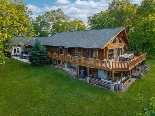 2717 N Beaumont AVENUE, Waterford, WI 53185