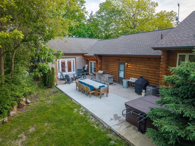 2717 N Beaumont AVENUE, Waterford, WI 53185