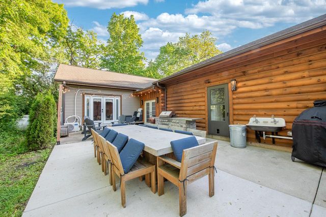 2717 N Beaumont AVENUE, Waterford, WI 53185