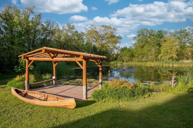 2717 N Beaumont AVENUE, Waterford, WI 53185