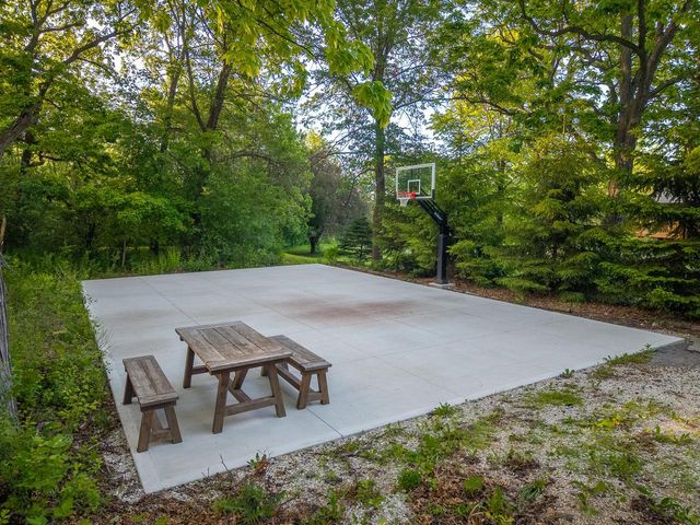2717 N Beaumont AVENUE, Waterford, WI 53185