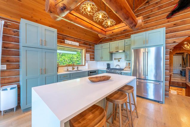 2717 N Beaumont AVENUE, Waterford, WI 53185