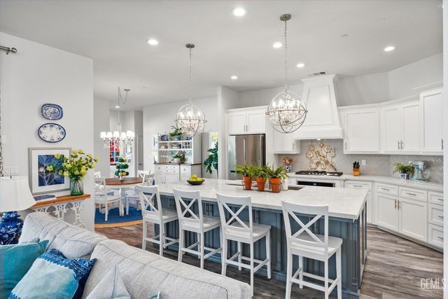 1601 Pissarro Way, Bakersfield, CA 93314