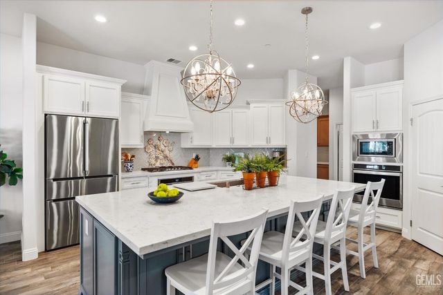 1601 Pissarro Way, Bakersfield, CA 93314