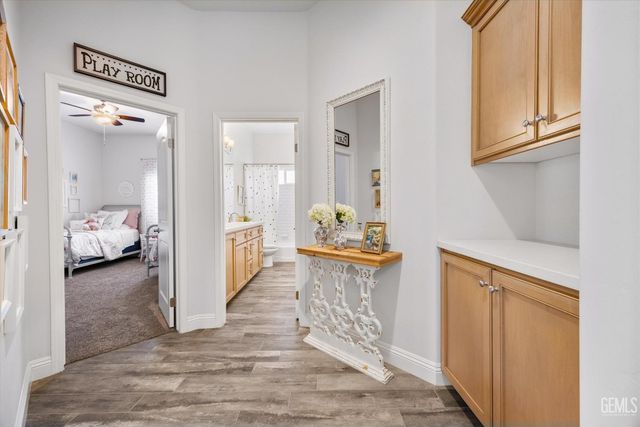 1601 Pissarro Way, Bakersfield, CA 93314