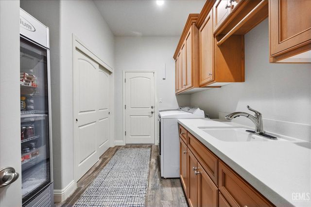 1601 Pissarro Way, Bakersfield, CA 93314