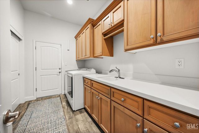 1601 Pissarro Way, Bakersfield, CA 93314