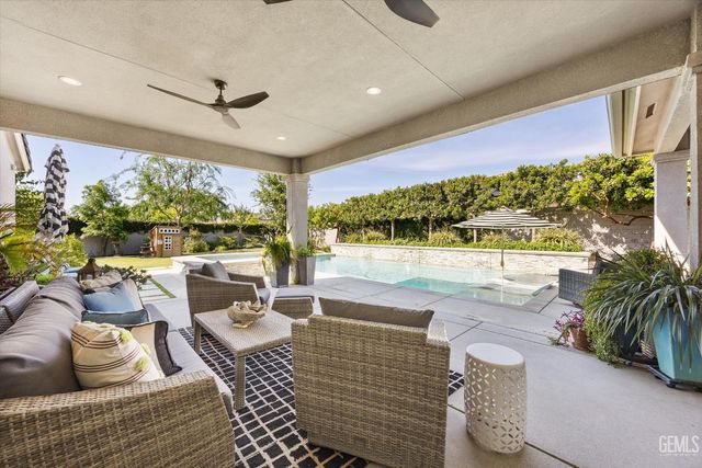 1601 Pissarro Way, Bakersfield, CA 93314