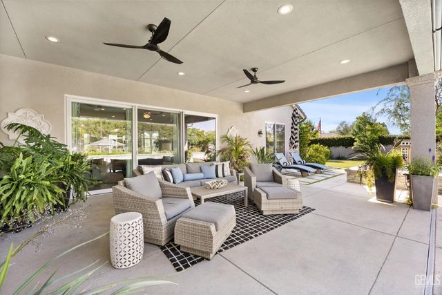 1601 Pissarro Way, Bakersfield, CA 93314