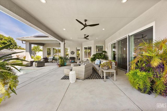 1601 Pissarro Way, Bakersfield, CA 93314