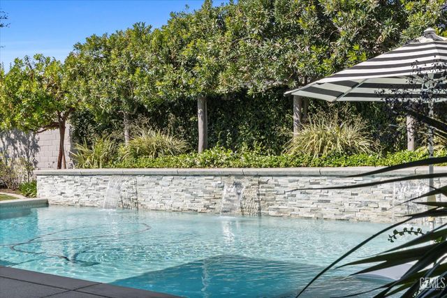 1601 Pissarro Way, Bakersfield, CA 93314