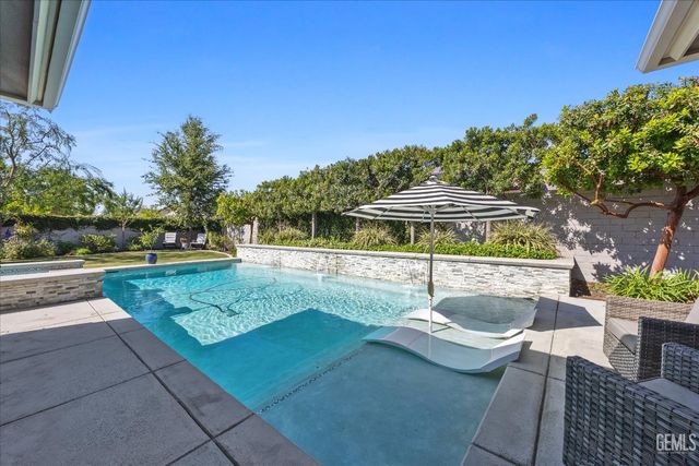 1601 Pissarro Way, Bakersfield, CA 93314