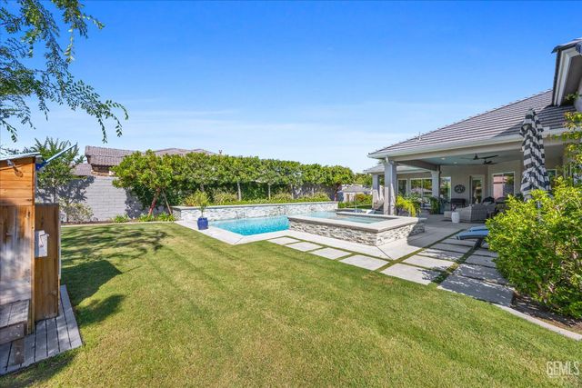 1601 Pissarro Way, Bakersfield, CA 93314