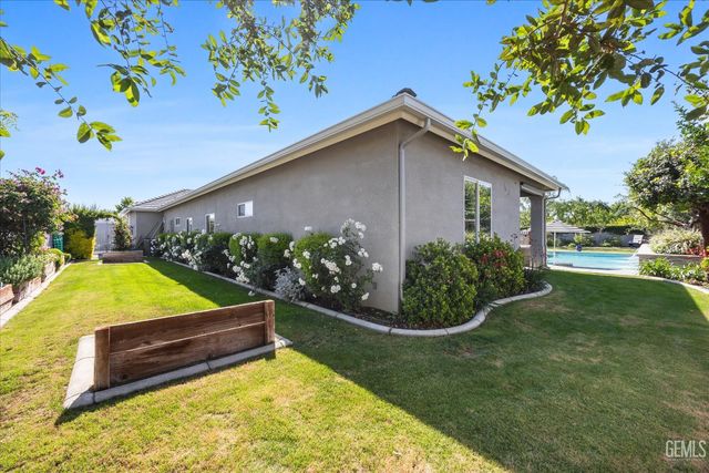 1601 Pissarro Way, Bakersfield, CA 93314