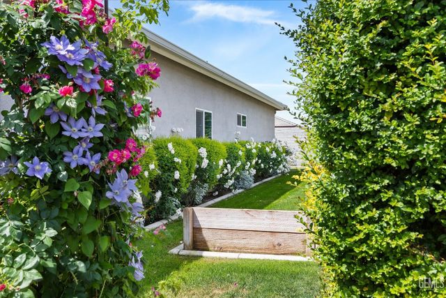 1601 Pissarro Way, Bakersfield, CA 93314