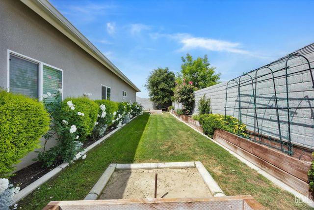 1601 Pissarro Way, Bakersfield, CA 93314