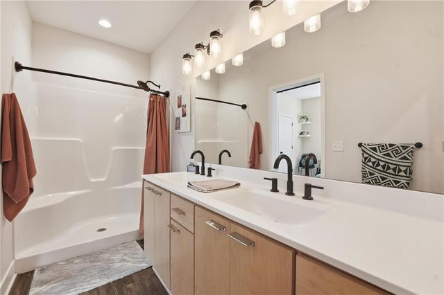 208 NW 16th Street, Blue Springs, MO 64015