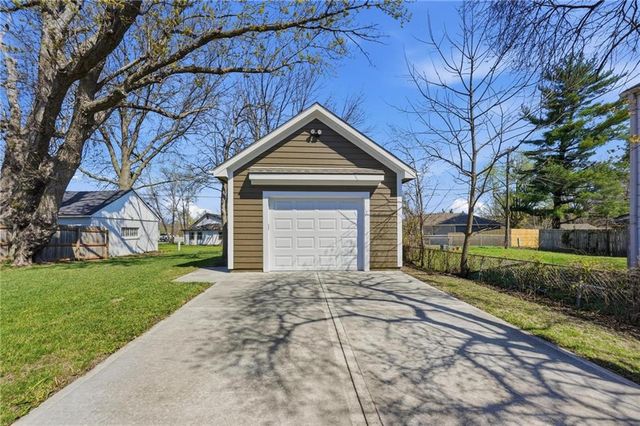 208 NW 16th Street, Blue Springs, MO 64015