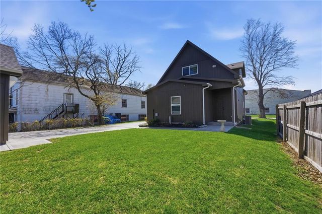 208 NW 16th Street, Blue Springs, MO 64015
