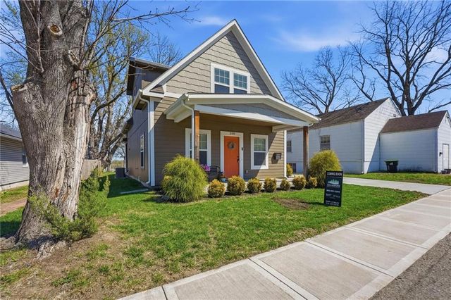 208 NW 16th Street, Blue Springs, MO 64015