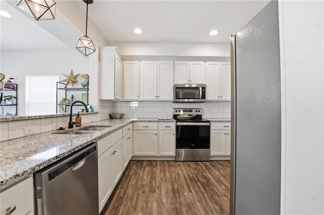 208 NW 16th Street, Blue Springs, MO 64015