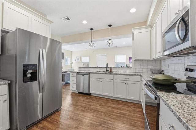 208 NW 16th Street, Blue Springs, MO 64015