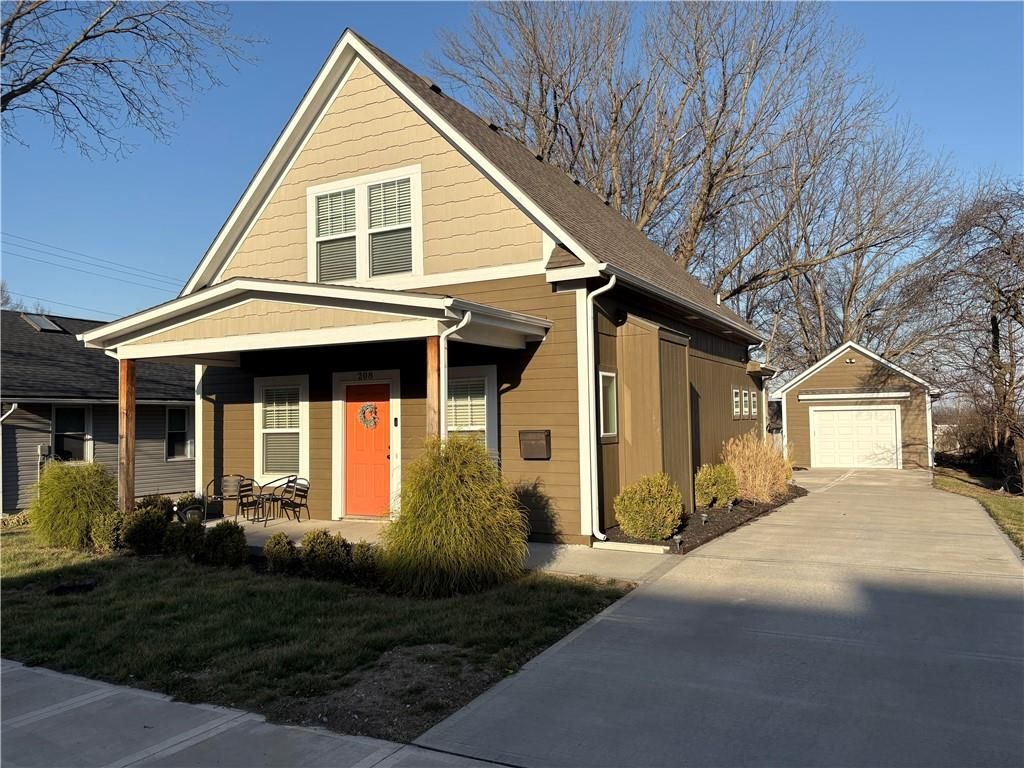 208 NW 16th Street, Blue Springs, MO 64015