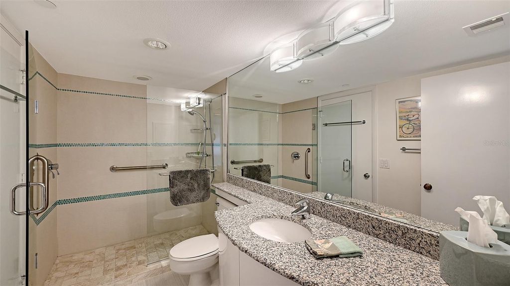 Image 19 of property listing at 1085 GULF OF MEXICO DRIVE 404, Longboat Key, FL 34228