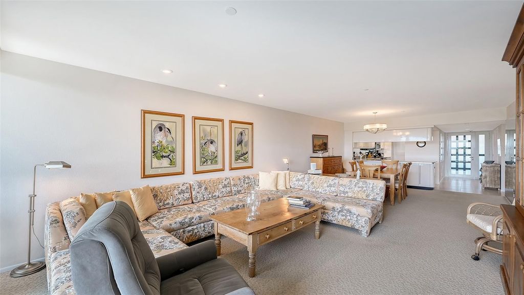 Image 4 of property listing at 1085 GULF OF MEXICO DRIVE 404, Longboat Key, FL 34228