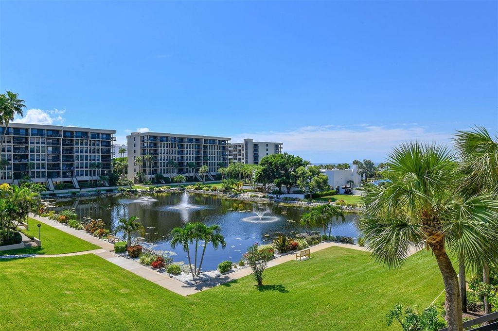 Image 35 of property listing at 1085 GULF OF MEXICO DRIVE 404, Longboat Key, FL 34228