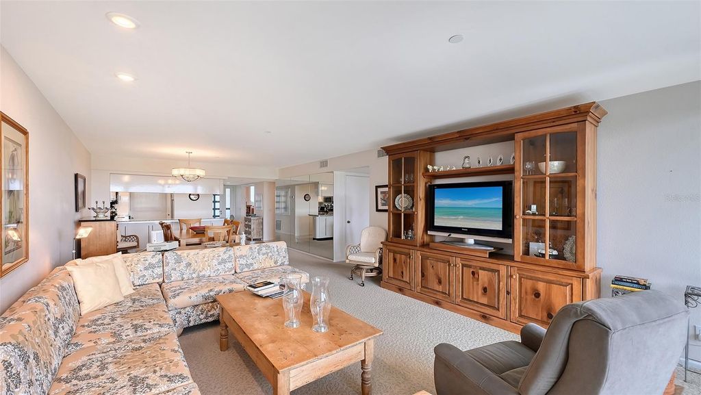 Image 5 of property listing at 1085 GULF OF MEXICO DRIVE 404, Longboat Key, FL 34228