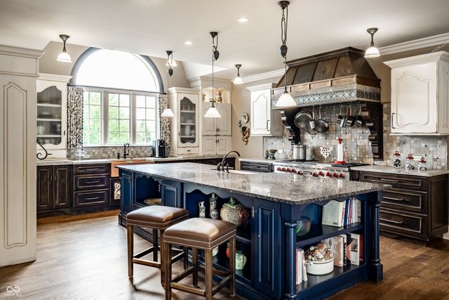 1089 Laurelwood, Carmel, IN 46032