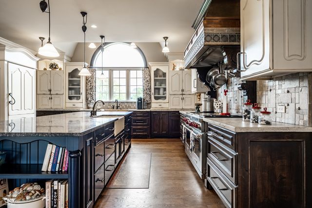 1089 Laurelwood, Carmel, IN 46032