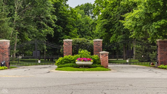 1089 Laurelwood, Carmel, IN 46032